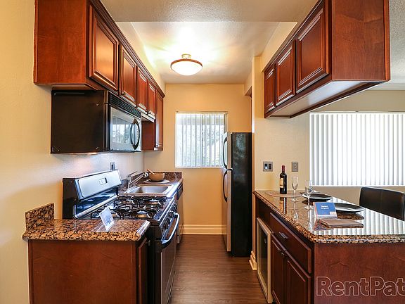 5th image of 890 S Rosemead Blvd APT 10