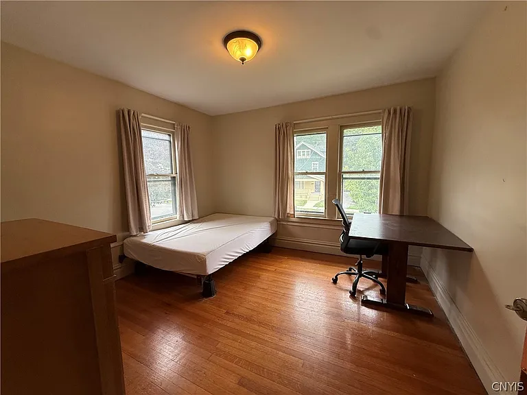 936 Lancaster Ave — Photo 16