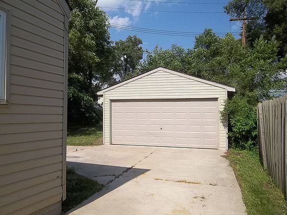2nd image of 2721 Appleridge St