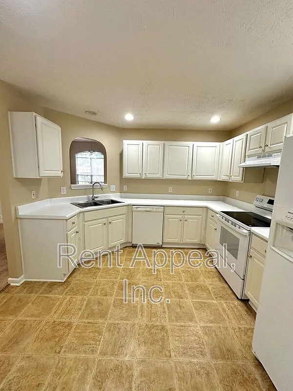 3 bed, 2.0 bath, 1722 sqft, $2,125 — Photo 4