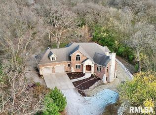 13520 14th St, Pekin, IL 61554