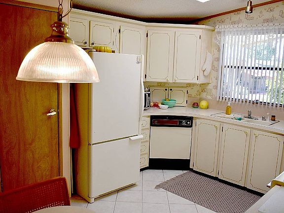 3rd image of 2510 Lakeside Dr #52