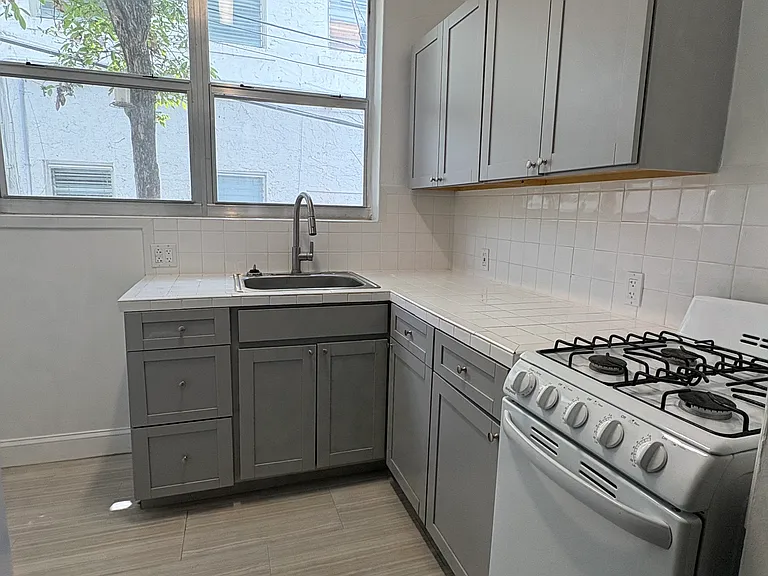 721 15th St #5 — Photo 9