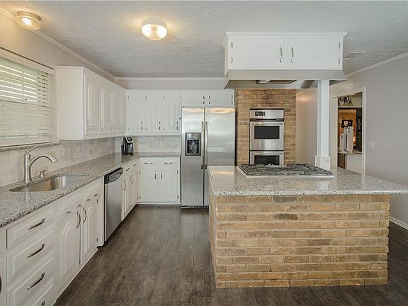 3rd image of 2737 Westridge Dr