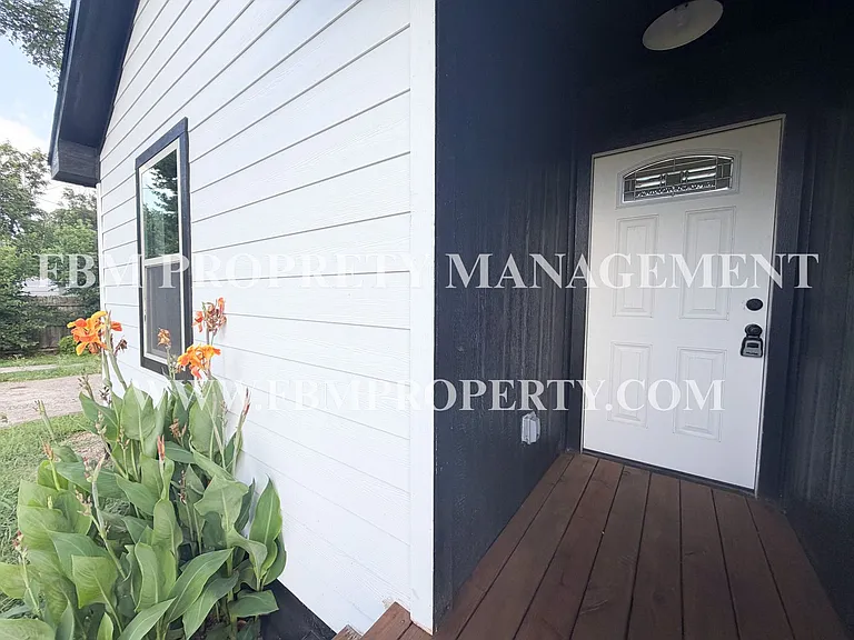 1017 S 8th St — Photo 2