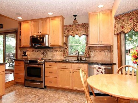 Eat In Area of Kitchen