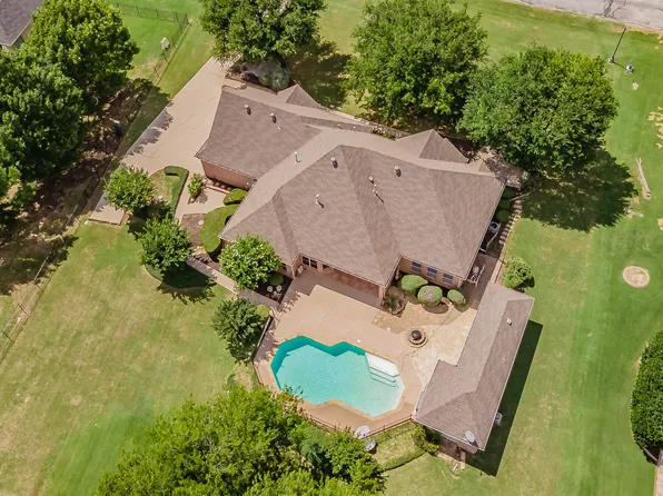 1049 Van Zandt Ct, Haslet, TX 76052
