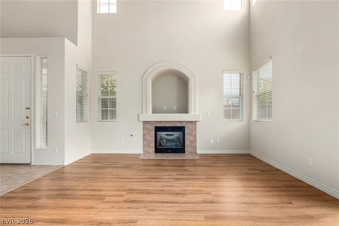 3 bed, 2.5 bath, 1732 sqft, $2,145 — Photo 2