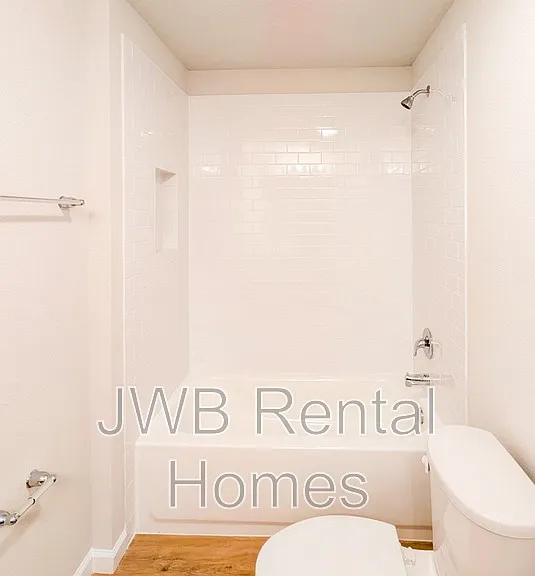 3267 Broadway Ave — Photo 7