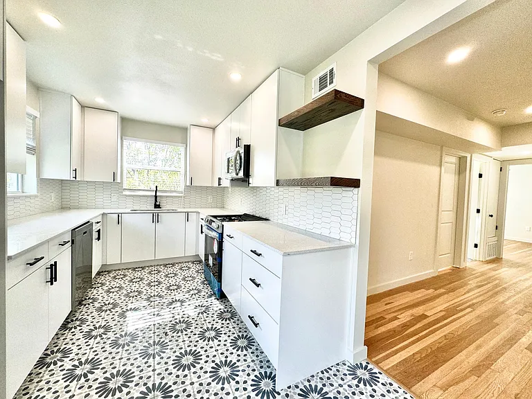 3300 Tom Green St #4 — Photo 7