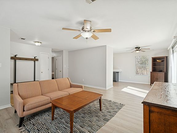 3rd image of 1408 Riverside Dr