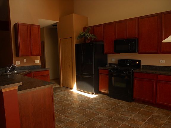 2nd image of 25433 Abbey Ln