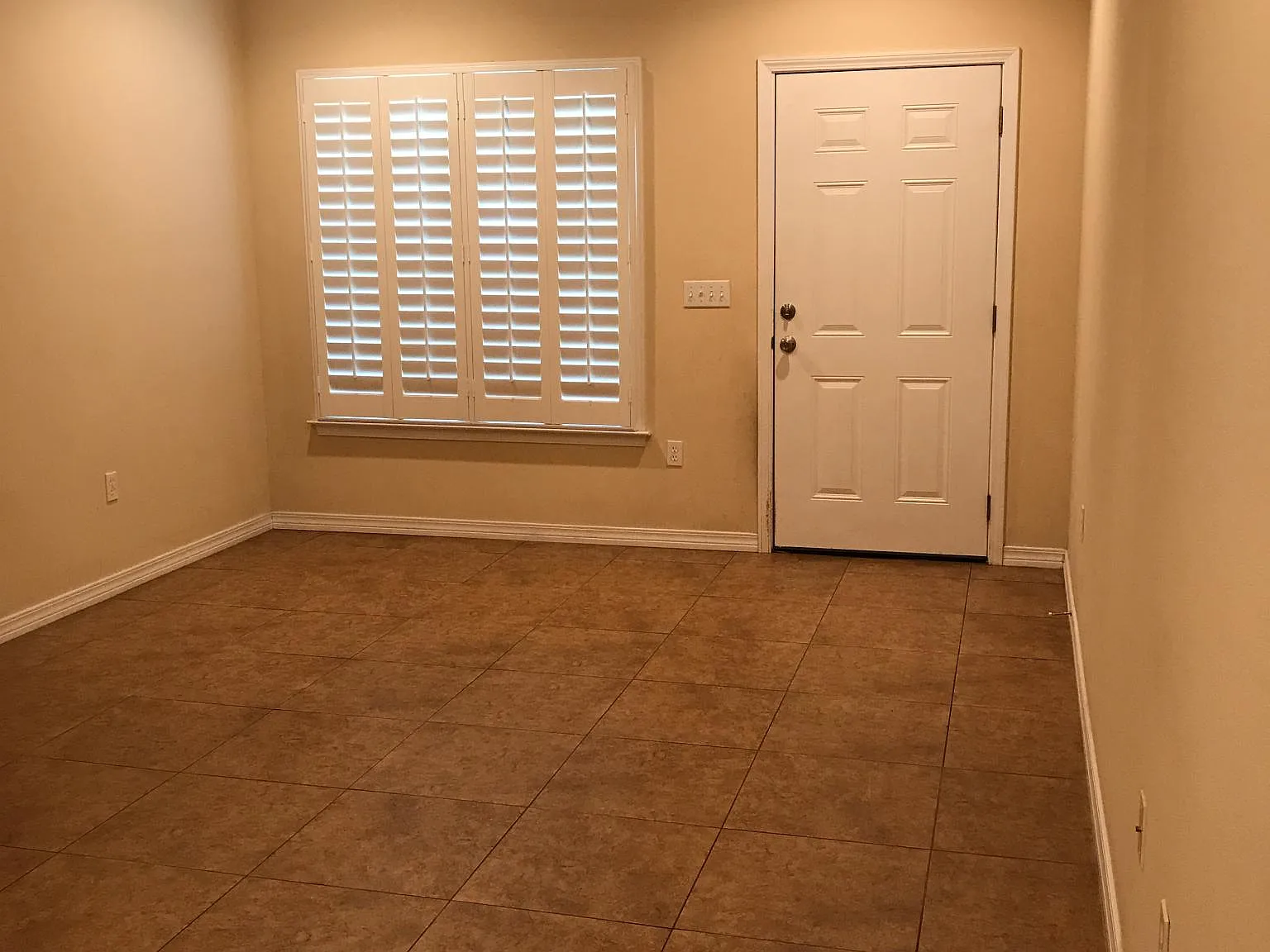 3 bed, 2.5 bath, 1880 sqft, $2,150 — Photo 4