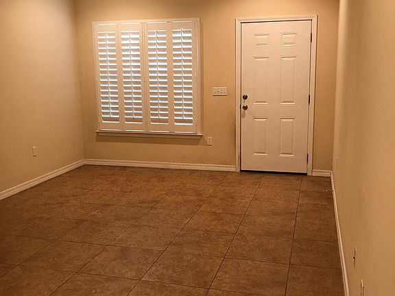 3rd image of 1489 Bentley Cir