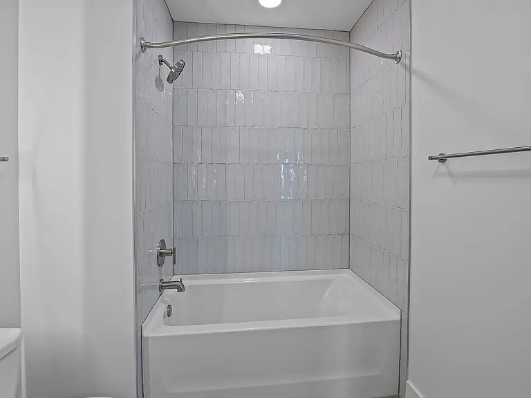 Tub 7 Shower