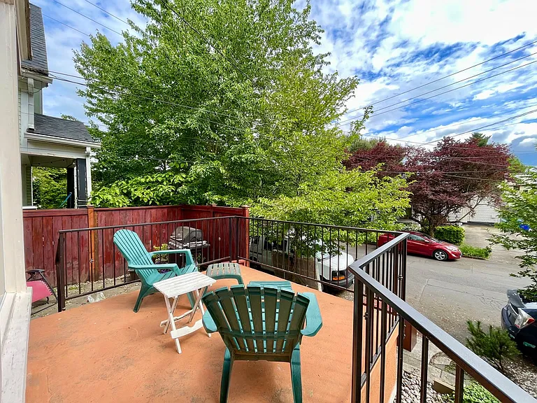121 NE Mason St — Photo 3