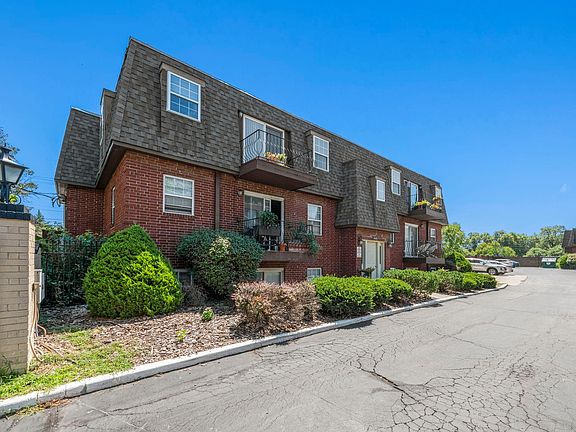 3rd image of 1015 E 68th St #2