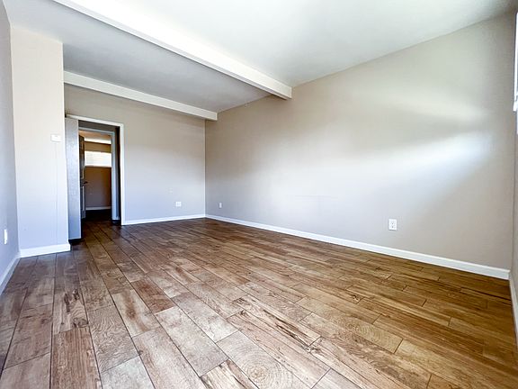 2nd image of 4042 Ingraham St