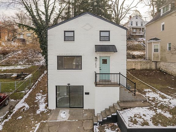 4th image of 2459 Woodward Ave