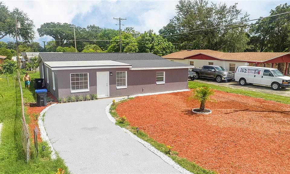 1st image of 7621 Arezzo Ave