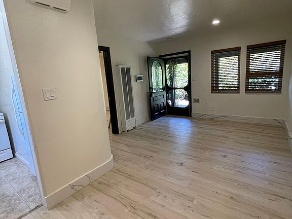 5th image of 3327 Lincoln Ave