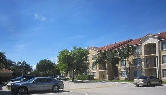 3rd image of 202 Villa Cir