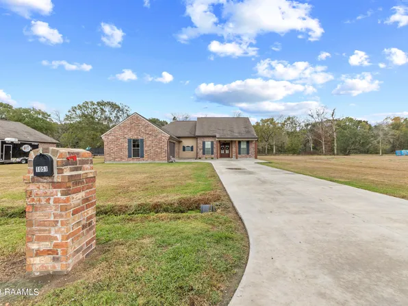 1051 Gloria Kern Dr, Breaux Bridge, LA 70517
