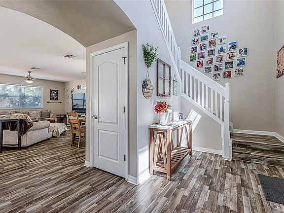 3rd image of 7875 Carriage Pointe Dr