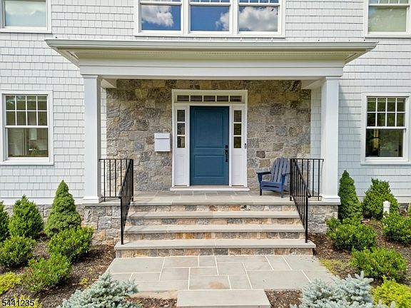 3rd image of 61 Slayton Dr