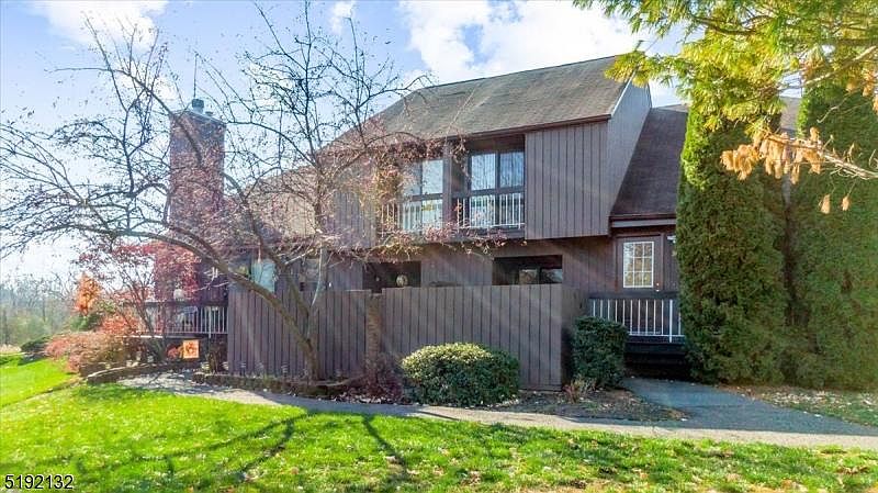 1st image of 3132 Bloomingdale Dr