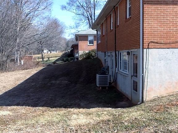 4th image of 287 Hilltop Dr