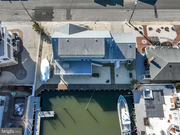 409 3rd St, Beach Haven, NJ 08008