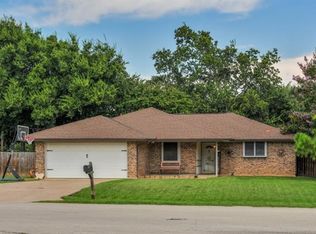 300 Lantern Ridge Dr, Mansfield, TX 76063