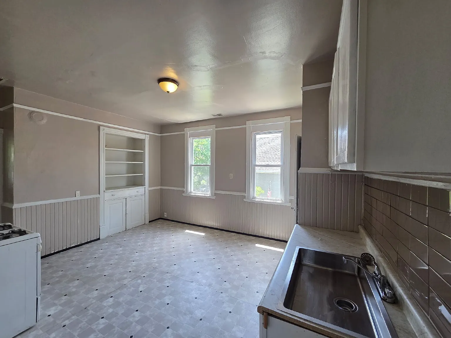 2 bed, 1.0 bath, $1,025 — Photo 4