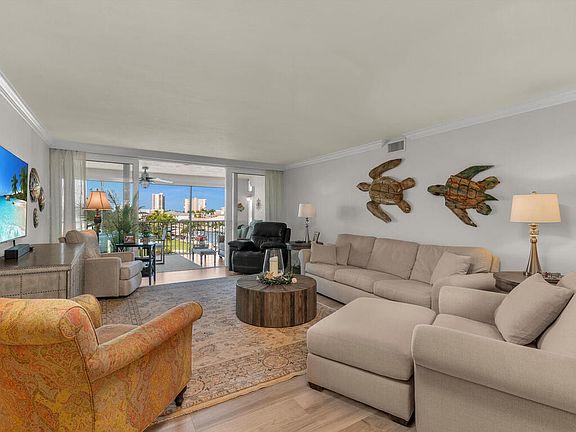 4th image of 848 Collier Ct APT 403