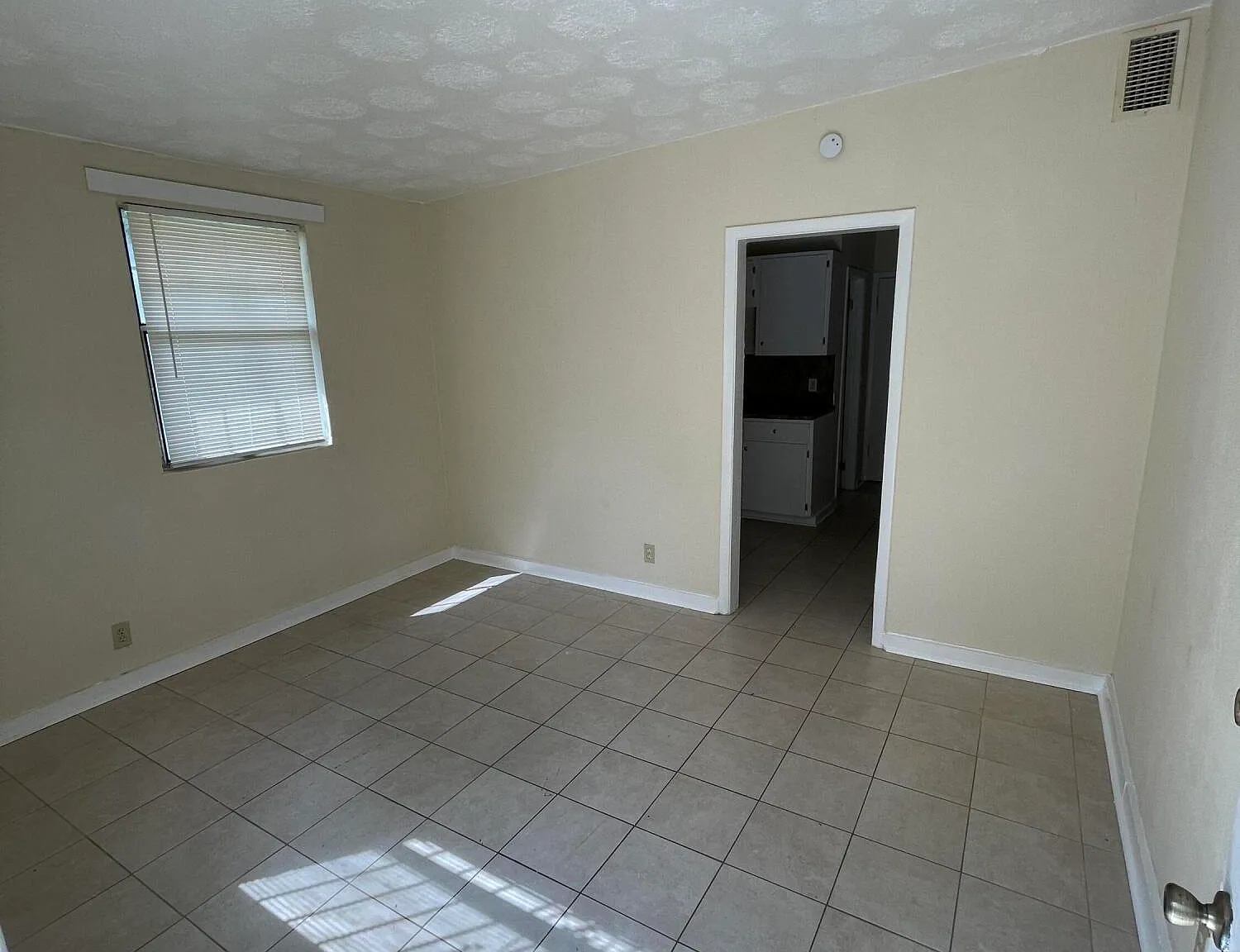 2 bed, 1.0 bath, 800 sqft, $950 — Photo 3
