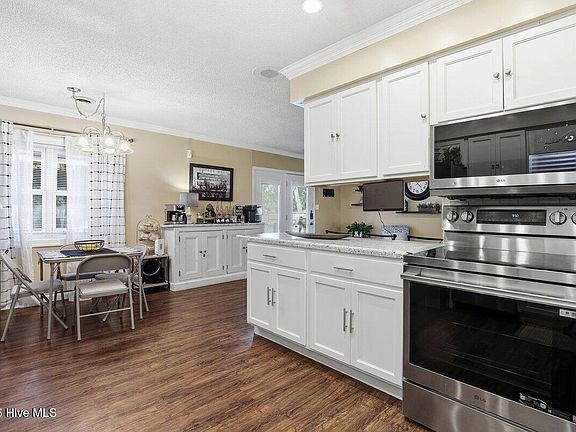 5th image of 810 Williams Road