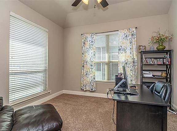 5th image of 1421 Cockatiel Dr