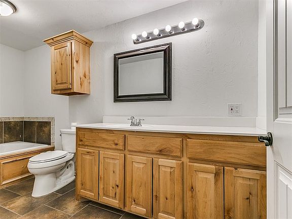 5th image of 4800 Lake Dr