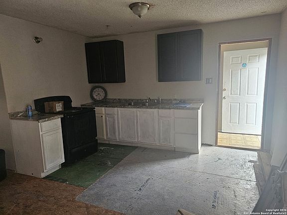 4th image of 907 Hough