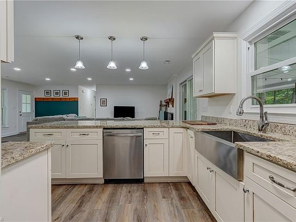 5th image of 108 Avonwood Dr