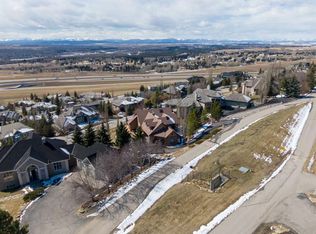 39 NE Slopes Grv SW, Calgary, AB T3H 3Y6