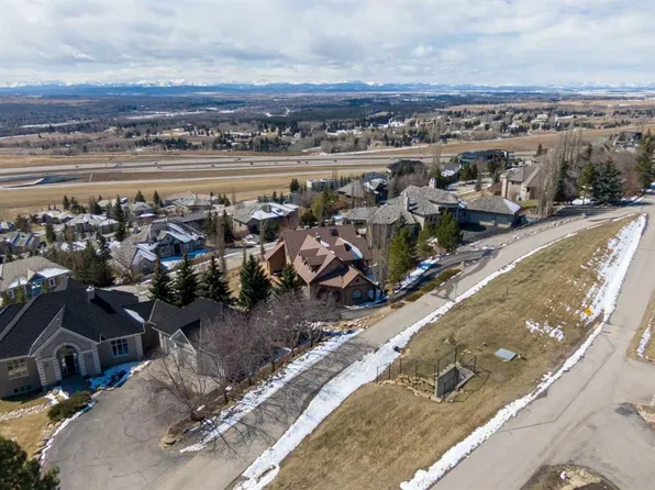 39 NE Slopes Grv SW, Calgary, AB T3H 3Y6