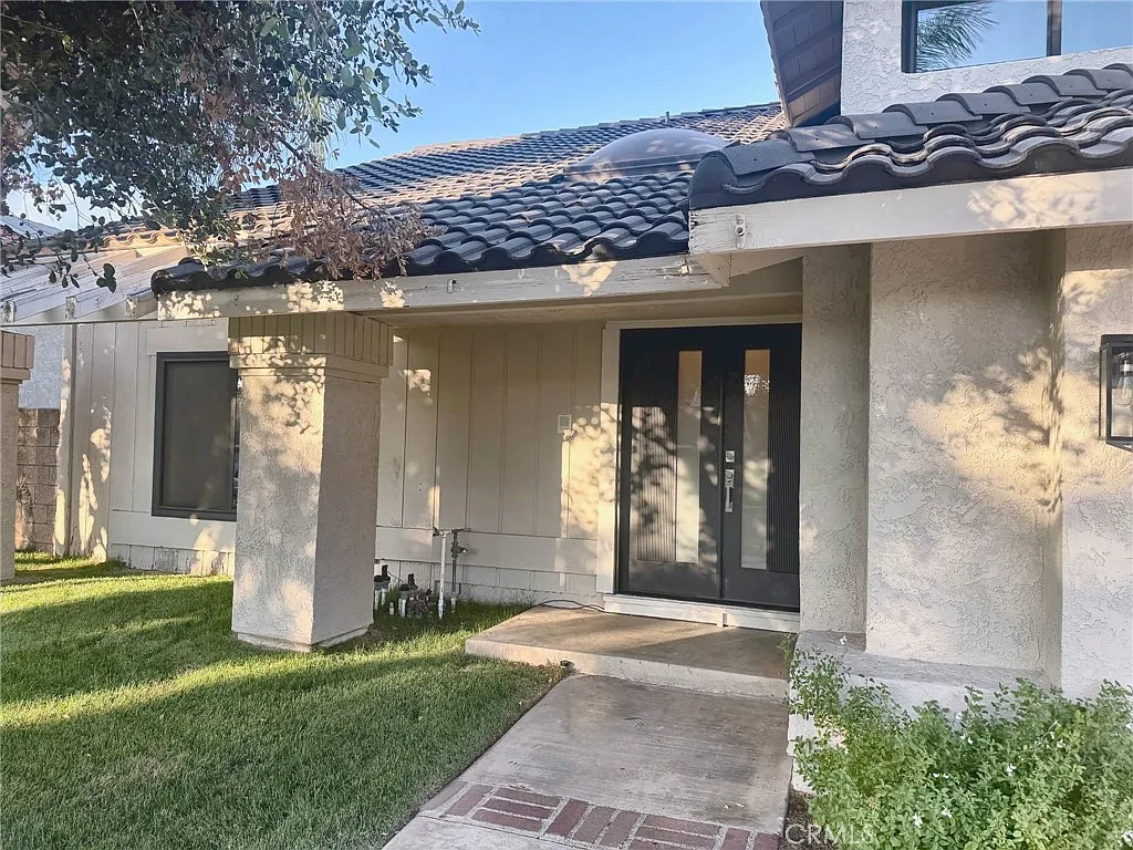 4 bed, 2.5 bath, 2174 sqft, $4,500 — Photo 2