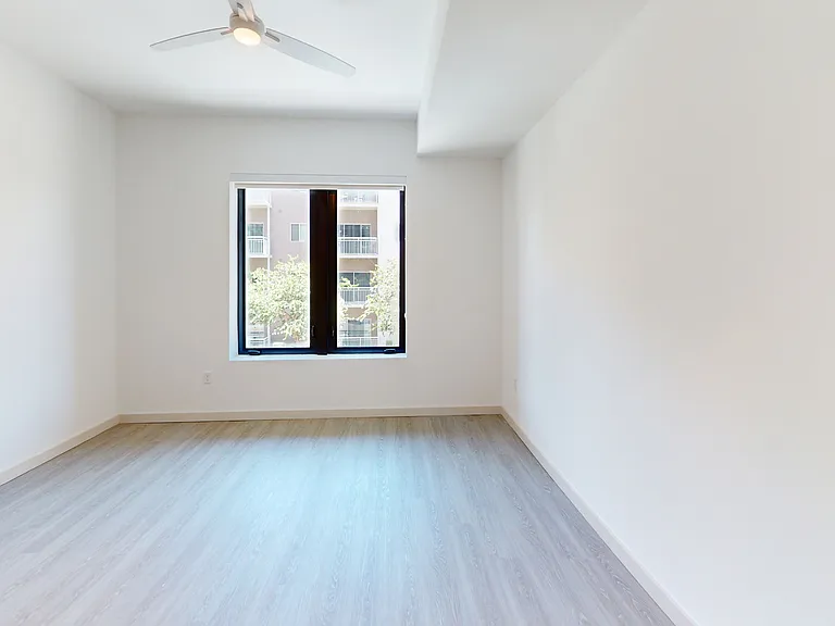 101 N Meridian — Photo 184