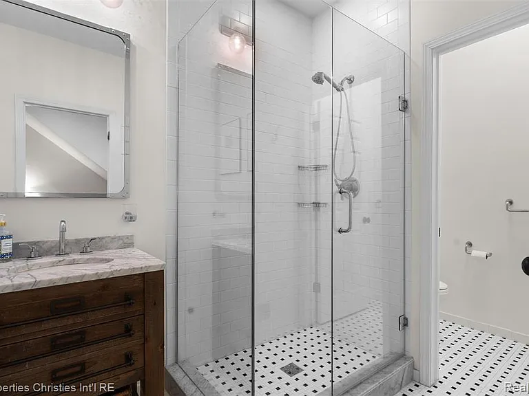 512 Graten St — Photo 30