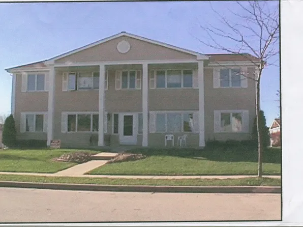 2051 Cliff Alex Ct S APT 3, Waukesha, WI 53189