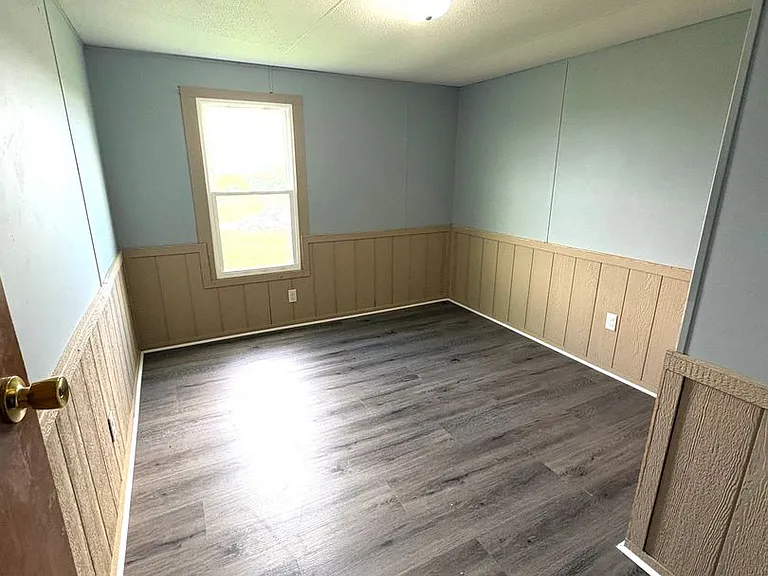 400 Barbara Ln — Photo 7
