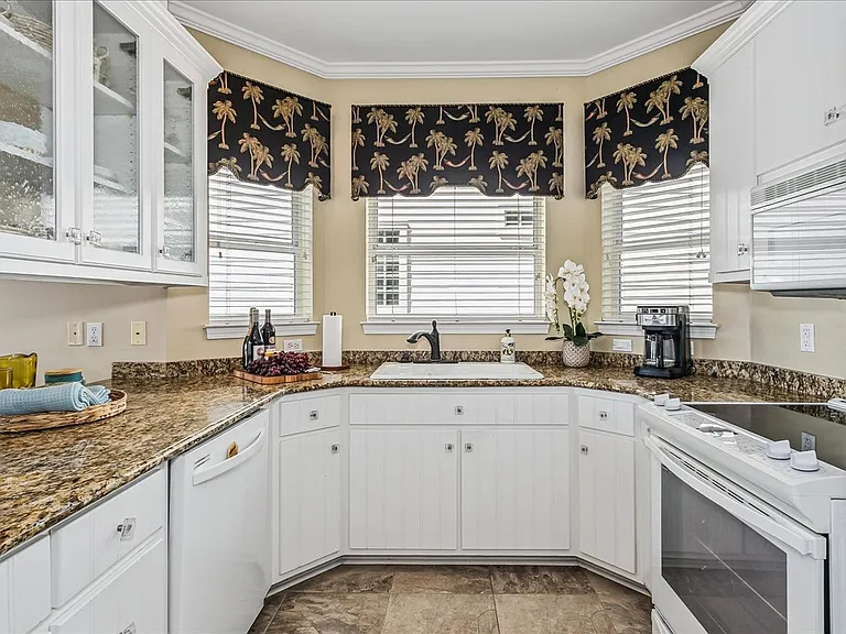 1070 Fort Pickens Rd — Photo 19