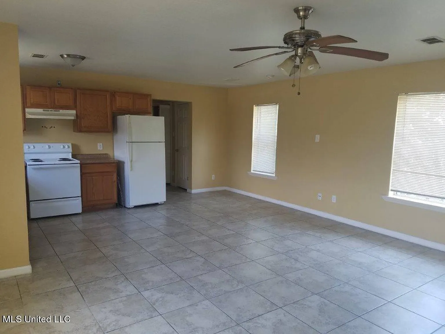 2 bed, 1000 sqft, $950 — Photo 3